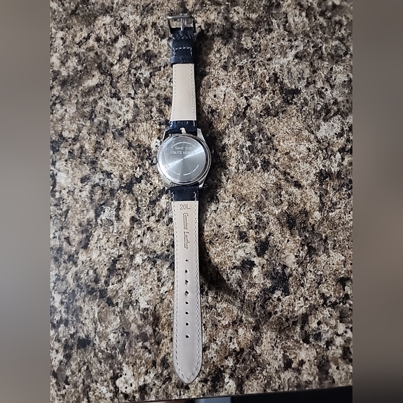 New Women's Pittsburgh Steelers Watch with Black Leather Band - Picture 2 of 2